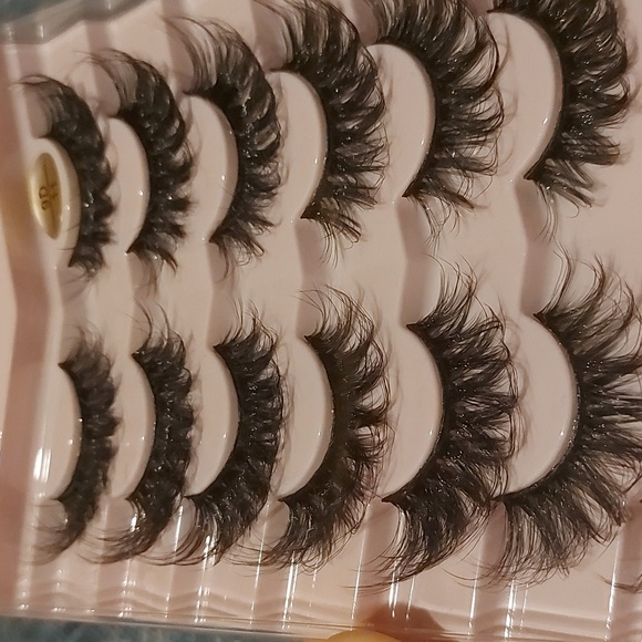 New Strip Lashes - Picture 3 of 3